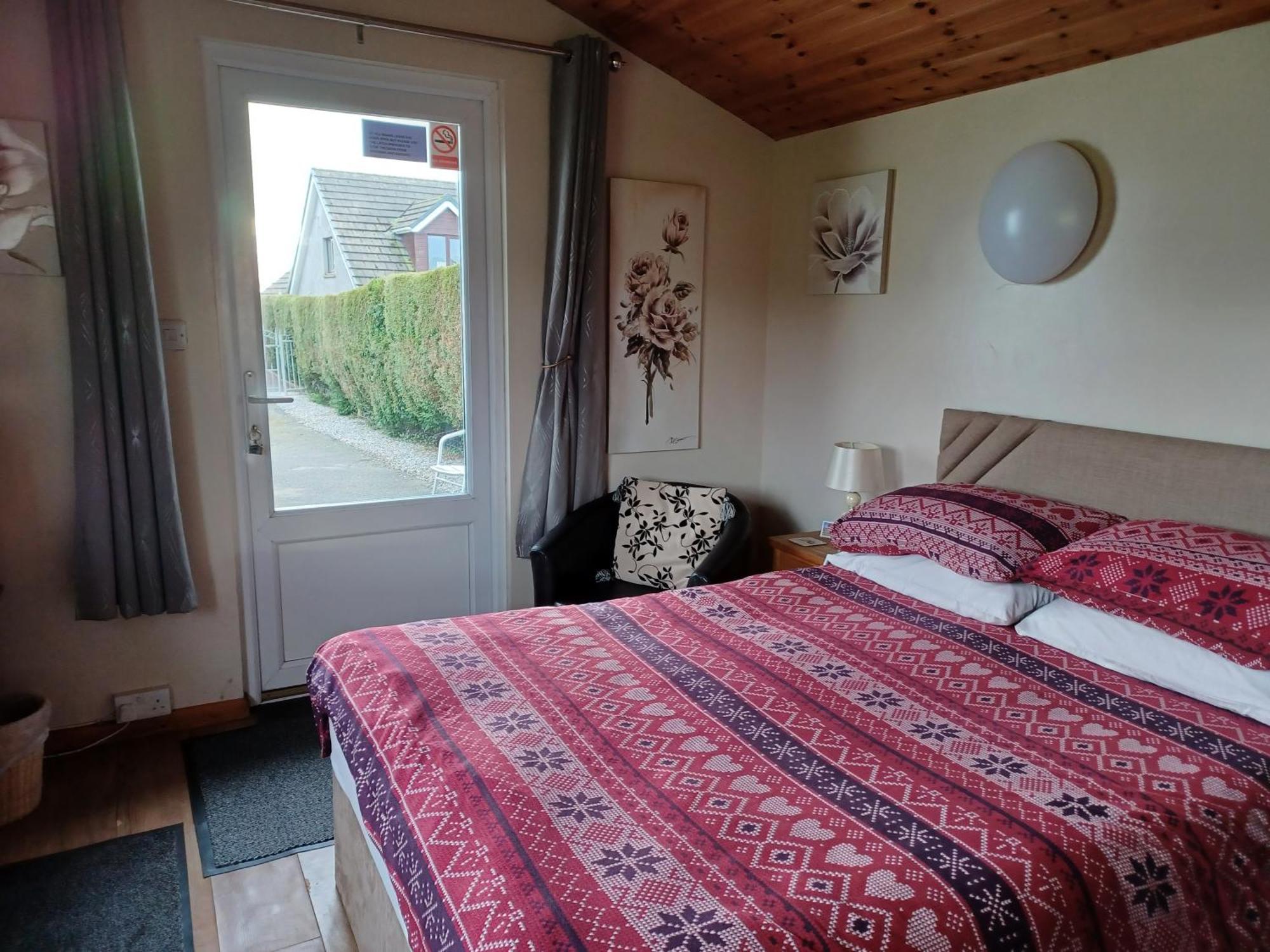Dunroaming Cabin Pendine Exterior photo