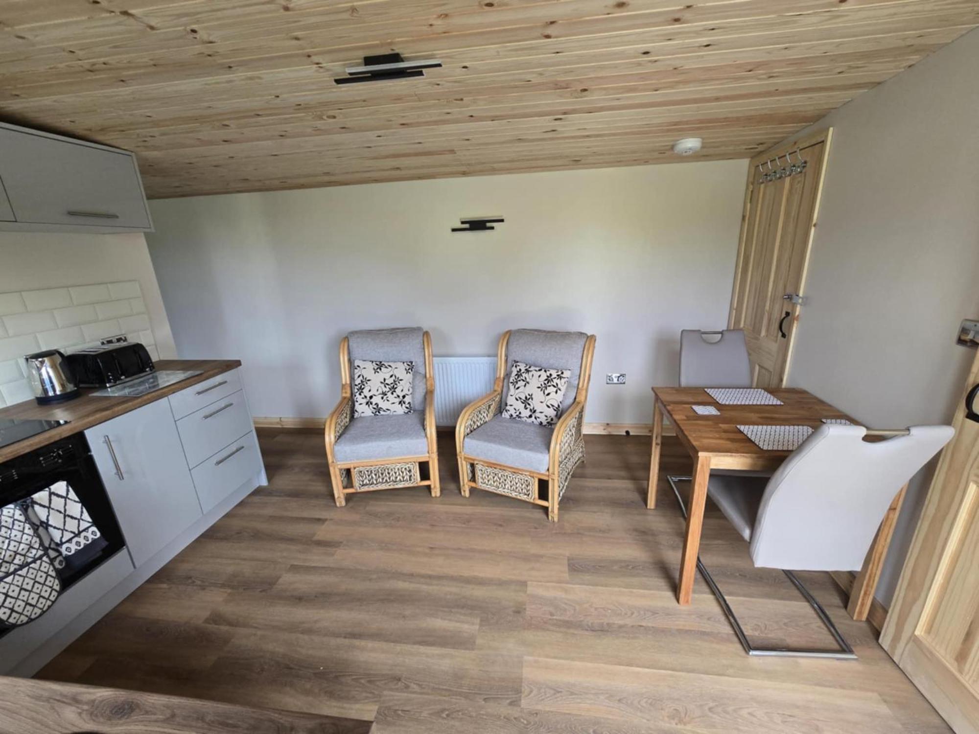 Dunroaming Cabin Pendine Exterior photo