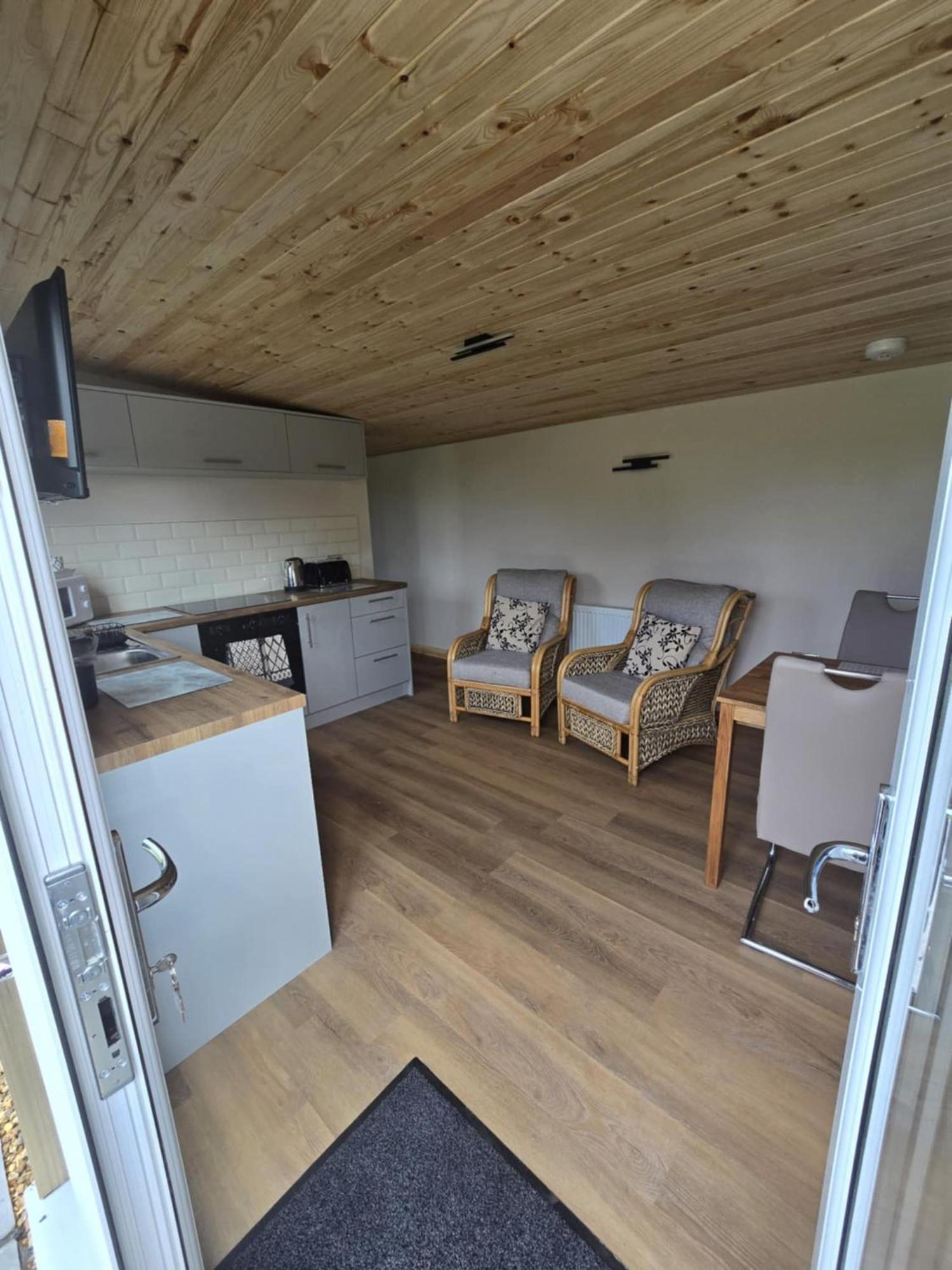 Dunroaming Cabin Pendine Exterior photo